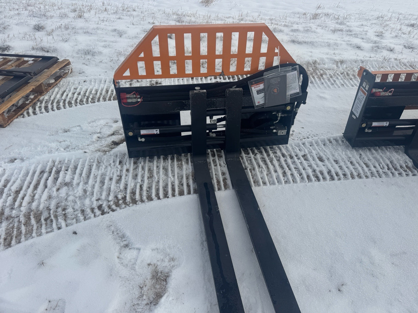 LandHonor Hydraulic Skid Steer Forks